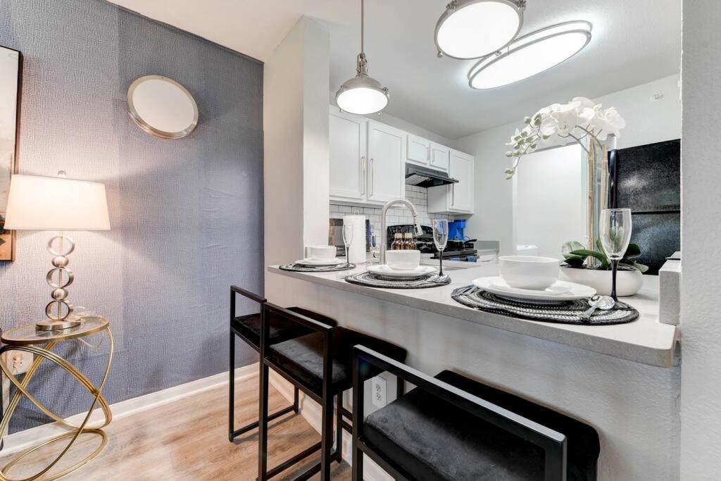 오스틴 6 Min To Dt~Pool~Free Parking~2King Bed & 2Bath 아파트 외부 사진