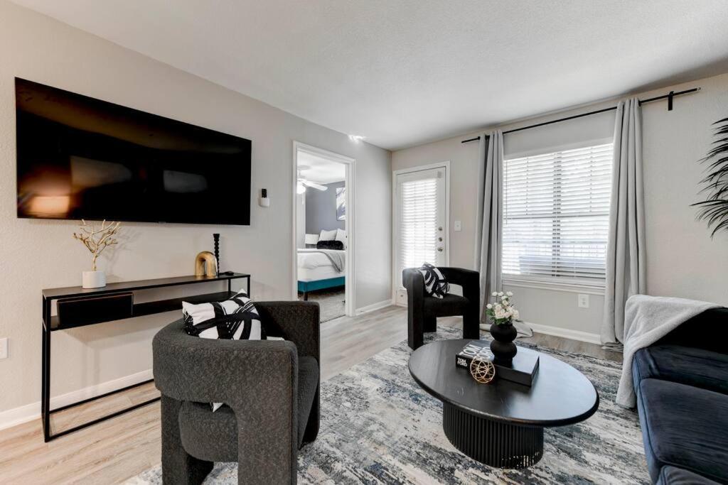 오스틴 6 Min To Dt~Pool~Free Parking~2King Bed & 2Bath 아파트 외부 사진