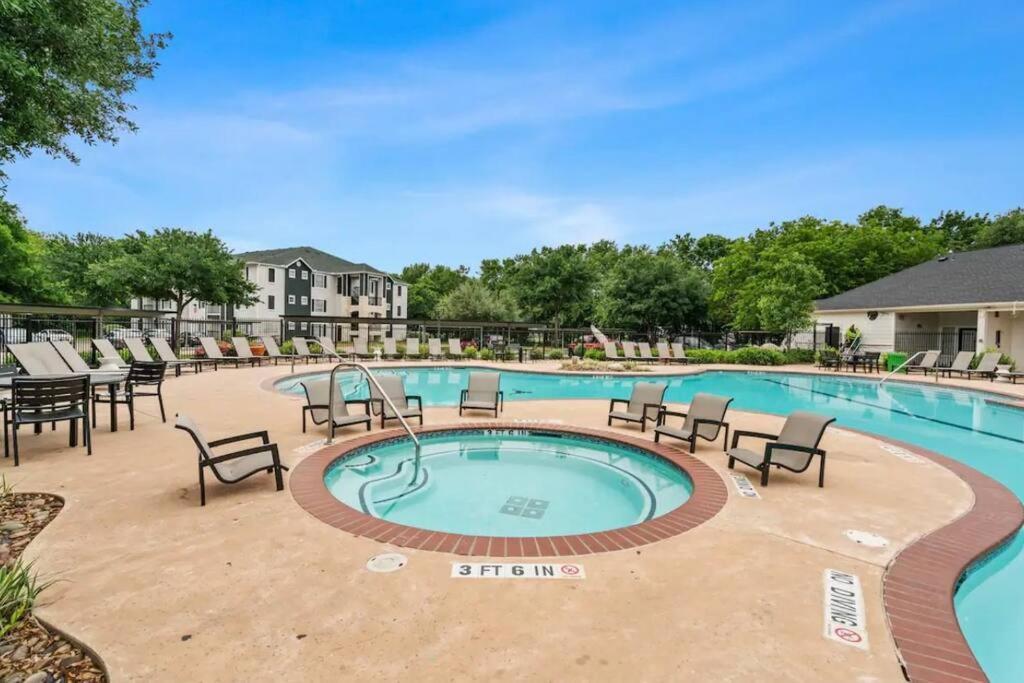 오스틴 6 Min To Dt~Pool~Free Parking~2King Bed & 2Bath 아파트 외부 사진